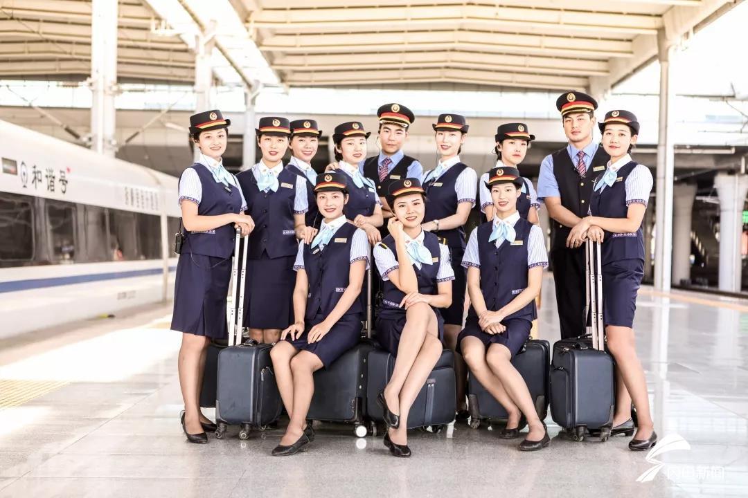 最新铁路制服，科技融合时尚，体验未来之旅